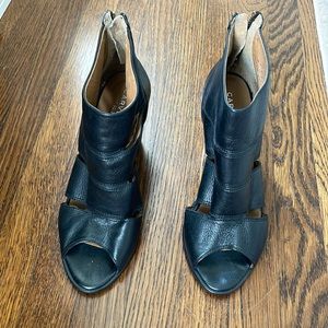 Carvela Kurt Geiger black open toe thick heels